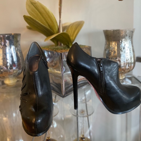 Black 4.5 inch heel bootie with pink sole sz 6 - Picture 2 of 2